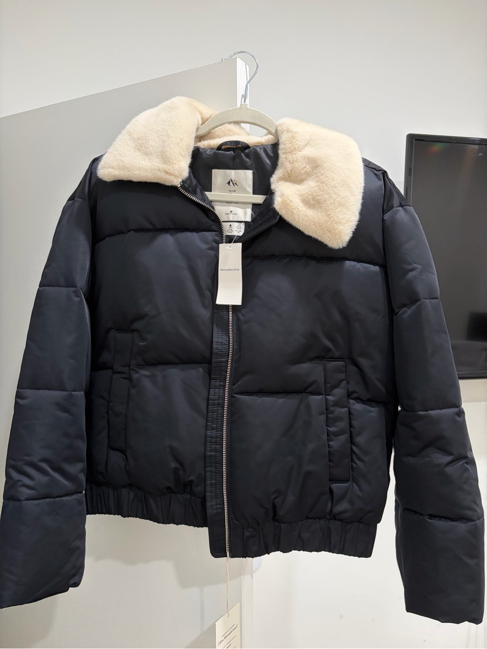 NEW WITH TAGS Abercrombie & Fitch BLACK Puffer Jacket with Cream Faux Fur Collar